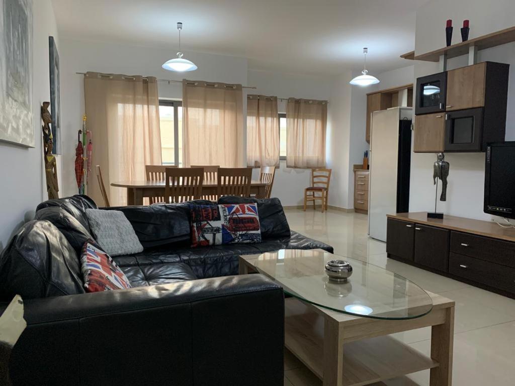 Protea Court Apartments, St Julians Сент Джулианс Экстерьер фото